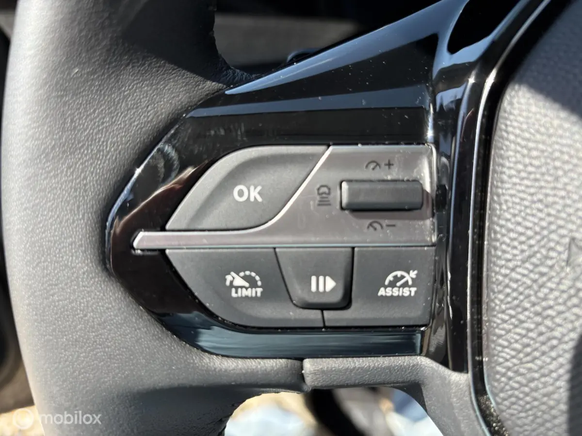 1.2 Hybrid 145 e-DCS6 Allure adaptive cruise camera climate control