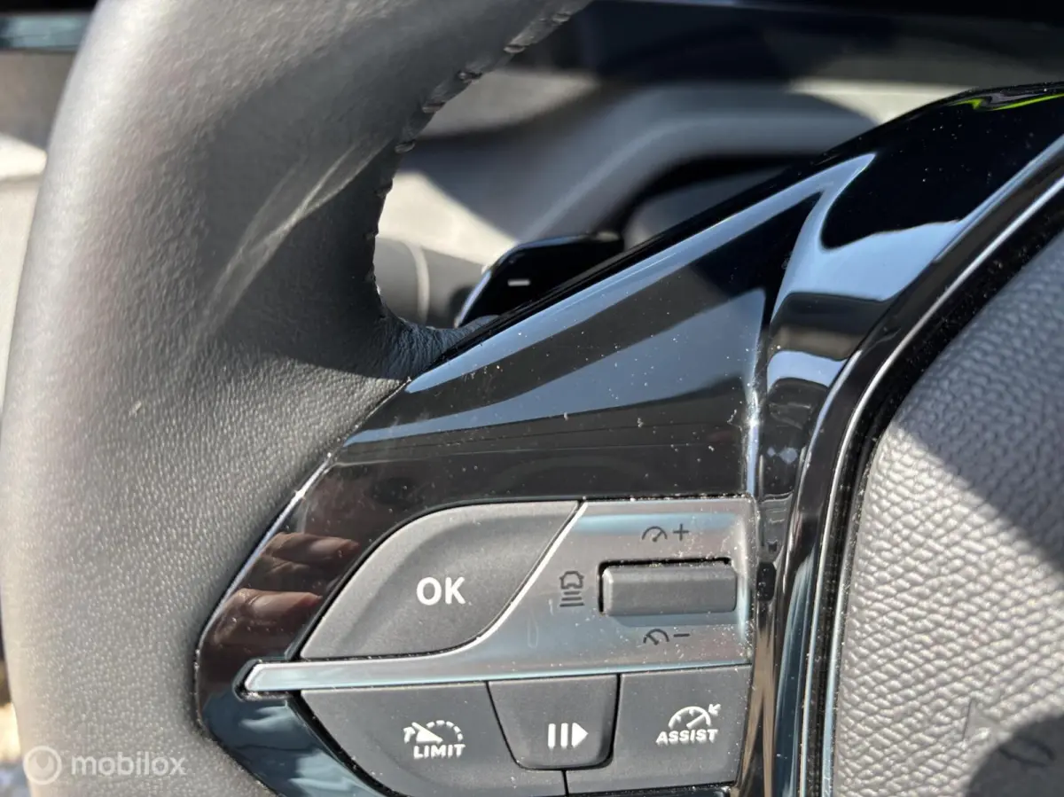 1.2 Hybrid 145 e-DCS6 Allure adaptive cruise camera climate control
