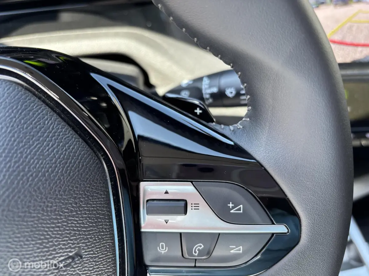 1.2 Hybrid 145 e-DCS6 Allure adaptive cruise camera climate control