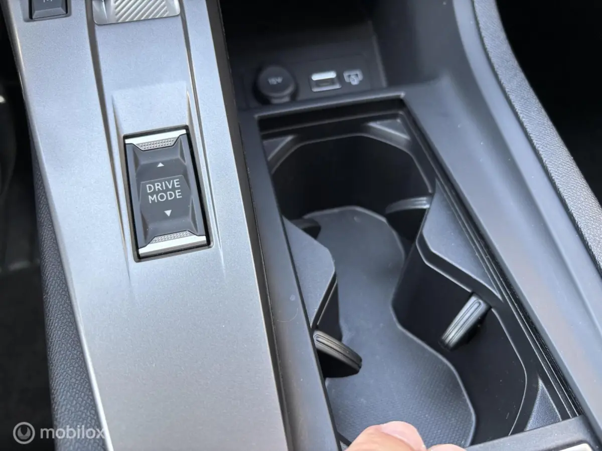 1.2 Hybrid 145 e-DCS6 Allure adaptive cruise camera climate control