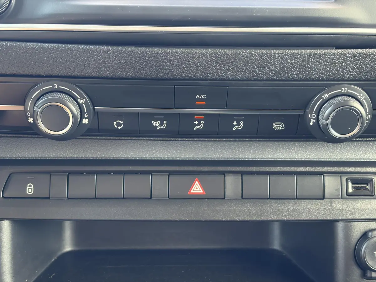 2.0 MultiJet L3H1 DC*A/C*CRUISE*HAAK*CAM*5-P*NAVI*