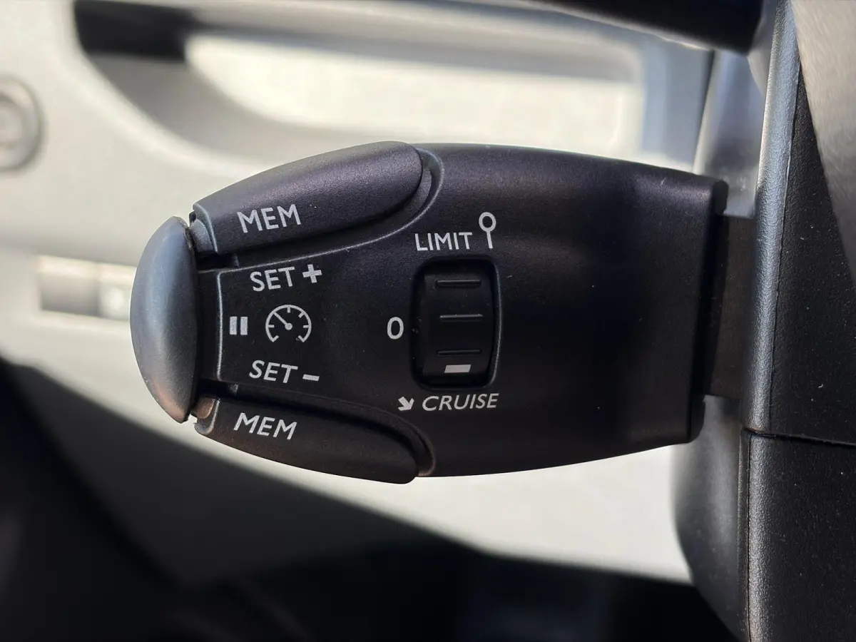 2.0 MultiJet L3H1 DC*A/C*CRUISE*HAAK*CAM*5-P*NAVI*