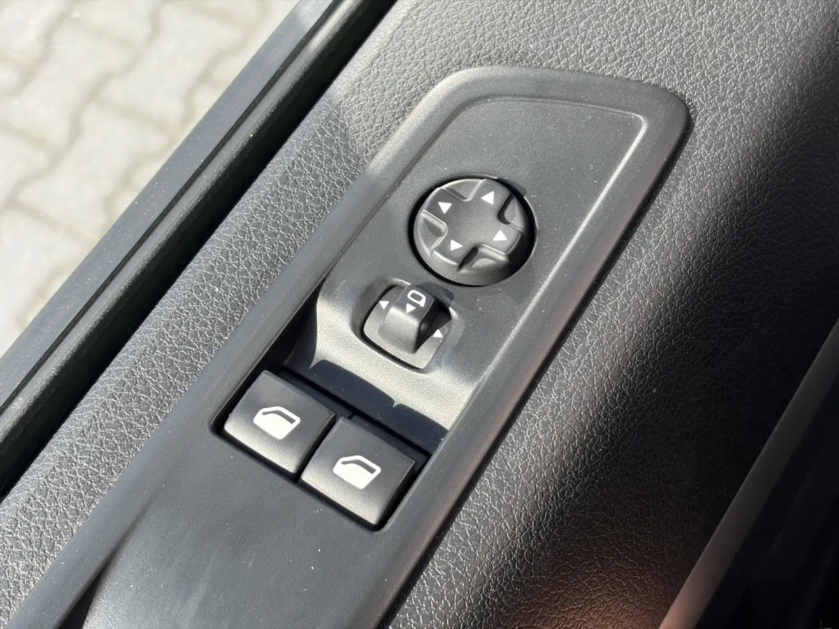 2.0 MultiJet L3H1 DC*A/C*CRUISE*HAAK*CAM*5-P*NAVI*