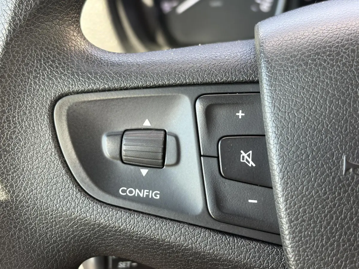 2.0 MultiJet L3H1 DC*A/C*CRUISE*HAAK*CAM*5-P*NAVI*