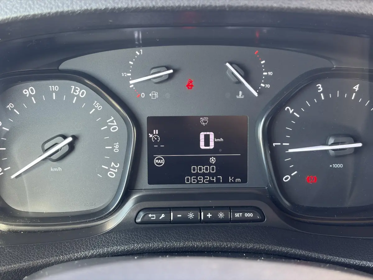 2.0 MultiJet L3H1 DC*A/C*CRUISE*HAAK*CAM*5-P*NAVI*