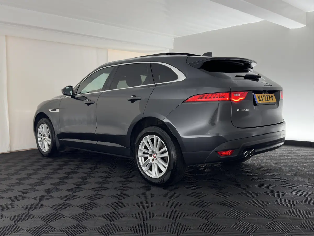 2.0 D Portfolio AWD Aut. *PANO | LEATHER | XENON | DIGI-COCKPIT | MERIDIAN-SOUND | KEYLESS | CAMERA | HEATED-COMFORTSEATS | PRIVACY-GLASS | NAVI-FULLMAP | SHIFTPADDLES | ECC | PDC | CRUISE |