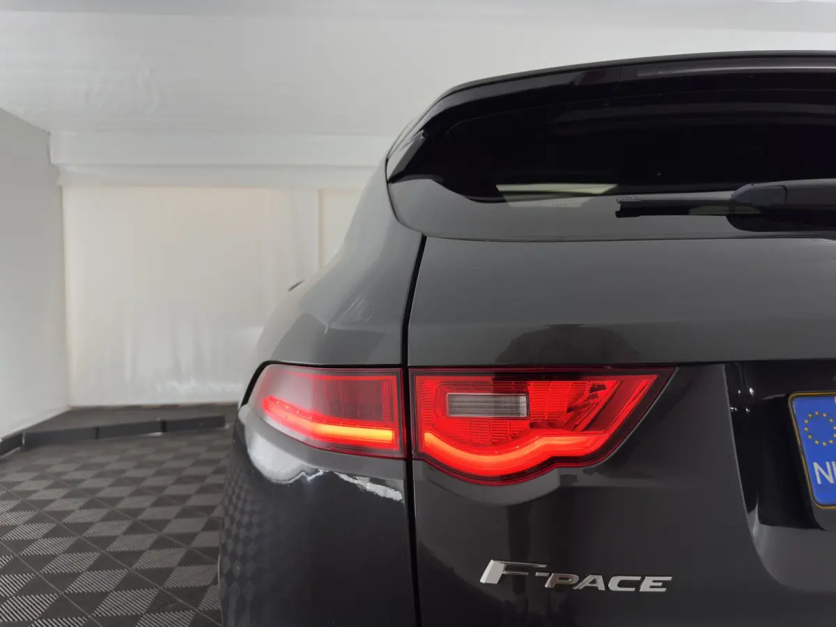2.0 D Portfolio AWD Aut. *PANO | LEATHER | XENON | DIGI-COCKPIT | MERIDIAN-SOUND | KEYLESS | CAMERA | HEATED-COMFORTSEATS | PRIVACY-GLASS | NAVI-FULLMAP | SHIFTPADDLES | ECC | PDC | CRUISE |