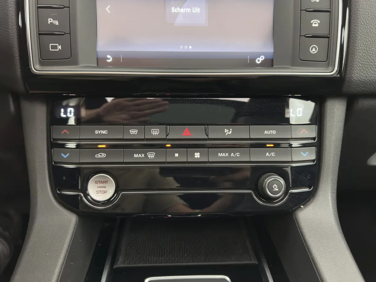 2.0 D Portfolio AWD Aut. *PANO | LEATHER | XENON | DIGI-COCKPIT | MERIDIAN-SOUND | KEYLESS | CAMERA | HEATED-COMFORTSEATS | PRIVACY-GLASS | NAVI-FULLMAP | SHIFTPADDLES | ECC | PDC | CRUISE |