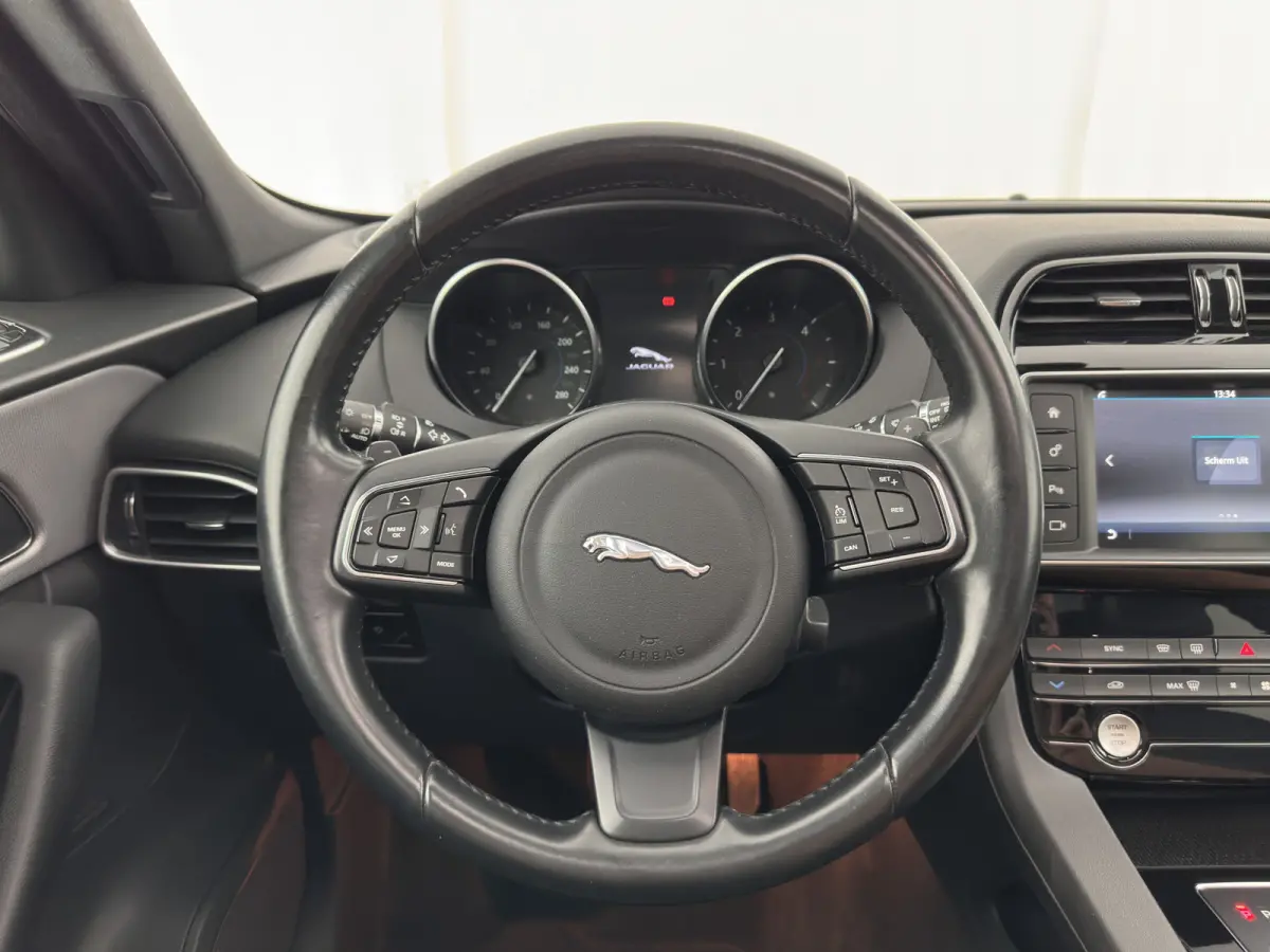 2.0 D Portfolio AWD Aut. *PANO | LEATHER | XENON | DIGI-COCKPIT | MERIDIAN-SOUND | KEYLESS | CAMERA | HEATED-COMFORTSEATS | PRIVACY-GLASS | NAVI-FULLMAP | SHIFTPADDLES | ECC | PDC | CRUISE |