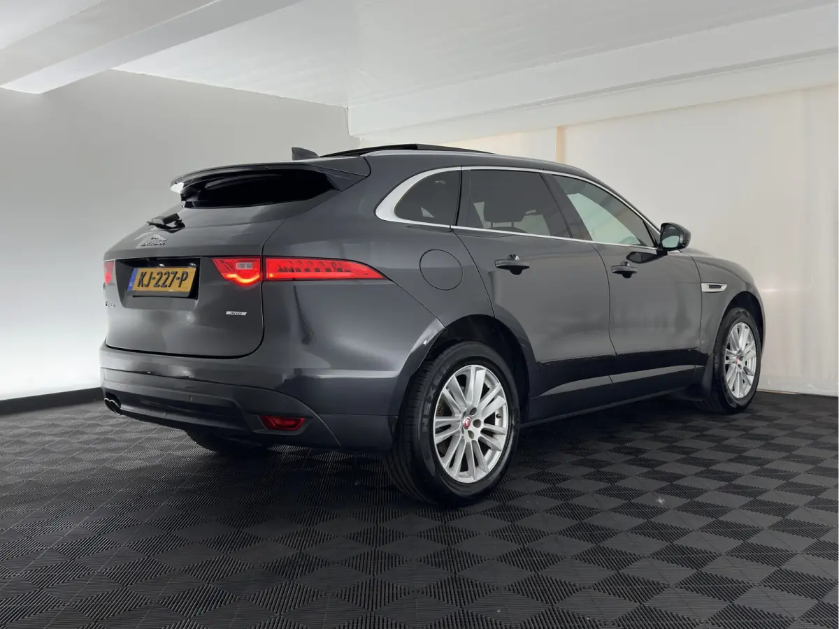 2.0 D Portfolio AWD Aut. *PANO | LEATHER | XENON | DIGI-COCKPIT | MERIDIAN-SOUND | KEYLESS | CAMERA | HEATED-COMFORTSEATS | PRIVACY-GLASS | NAVI-FULLMAP | SHIFTPADDLES | ECC | PDC | CRUISE |