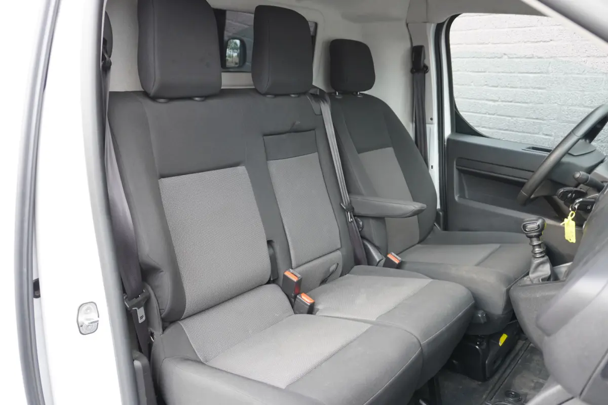 2.0 L2 145PK EURO 6 - Airco - Navi - Cruise - €17.900,- Excl.