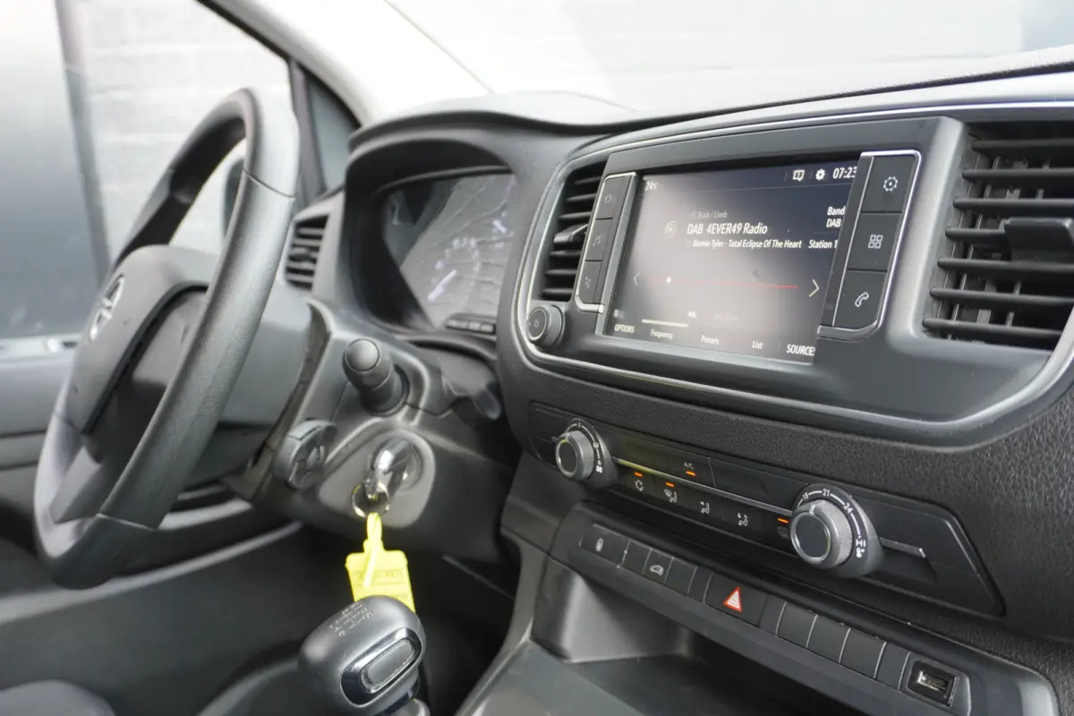 2.0 L2 145PK EURO 6 - Airco - Navi - Cruise - €17.900,- Excl.