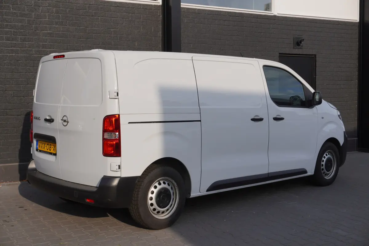 2.0 L2 145PK EURO 6 - Airco - Navi - Cruise - €17.900,- Excl.