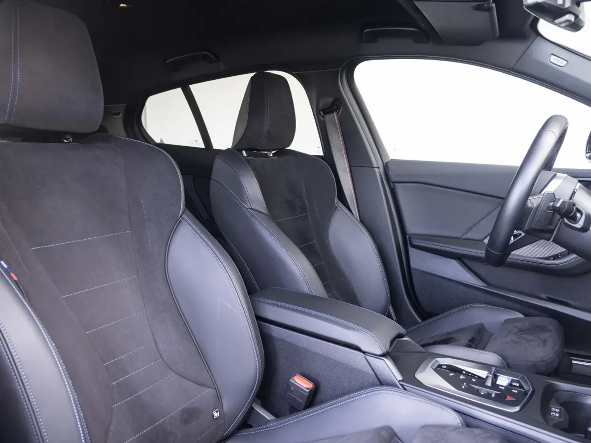 123 xDrive | M Sportpakket Pro | Innovation Pack | 19 inch | Comfort Access | M Adaptief onderstel | Head-Up Display | Harman Kardon | Sportstoelen