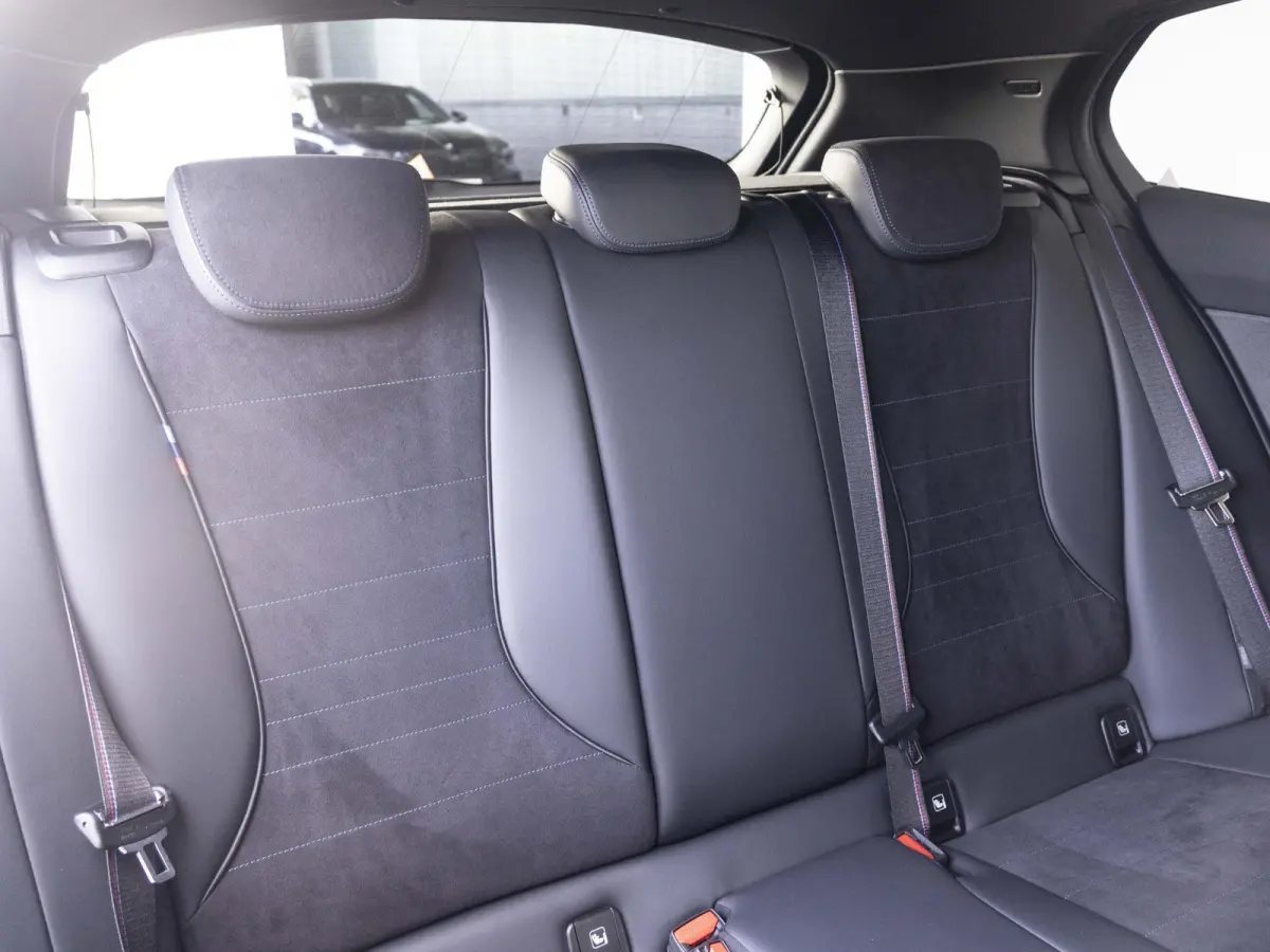 123 xDrive | M Sportpakket Pro | Innovation Pack | 19 inch | Comfort Access | M Adaptief onderstel | Head-Up Display | Harman Kardon | Sportstoelen