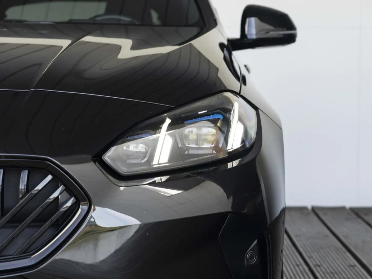123 xDrive | M Sportpakket Pro | Innovation Pack | 19 inch | Comfort Access | M Adaptief onderstel | Head-Up Display | Harman Kardon | Sportstoelen