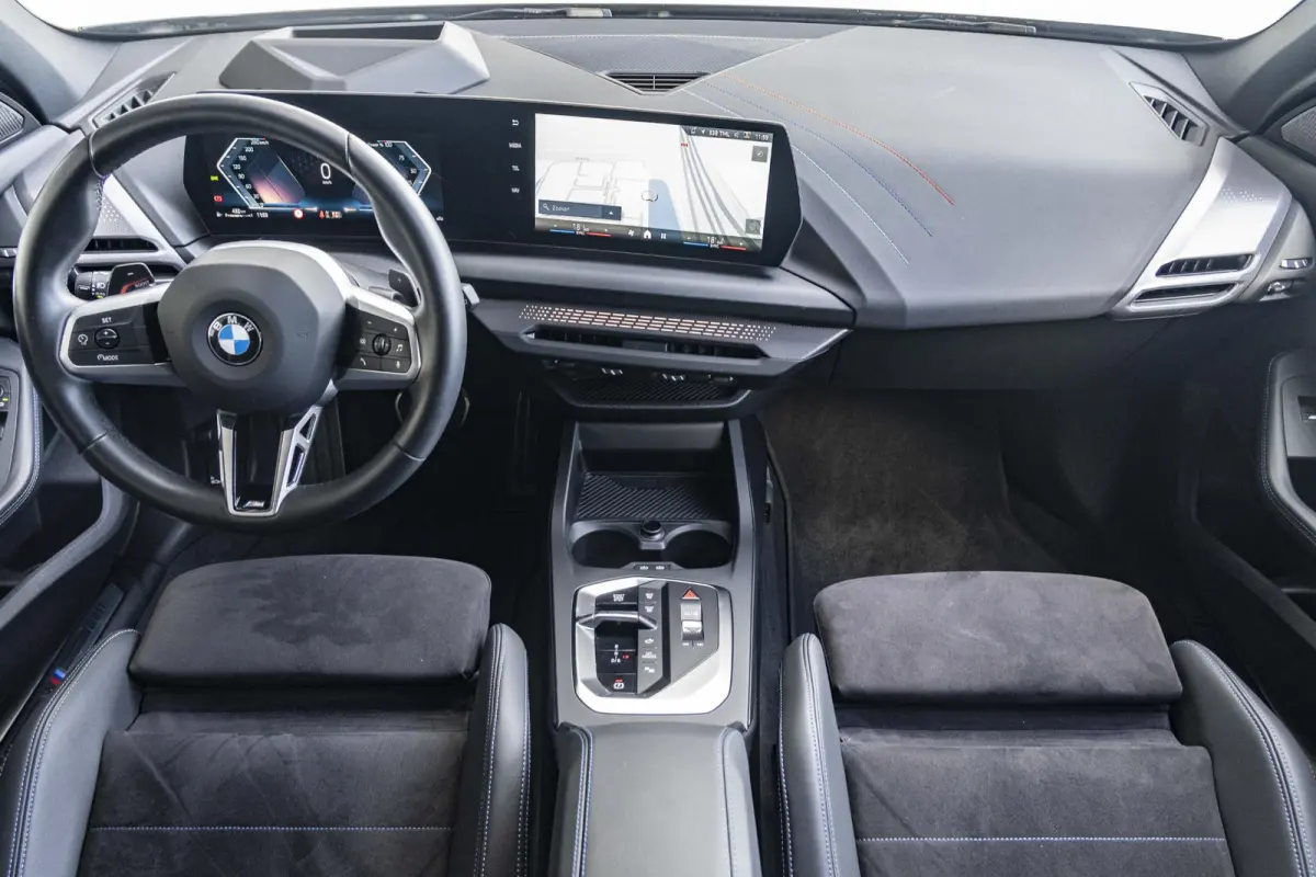 123 xDrive | M Sportpakket Pro | Innovation Pack | 19 inch | Comfort Access | M Adaptief onderstel | Head-Up Display | Harman Kardon | Sportstoelen