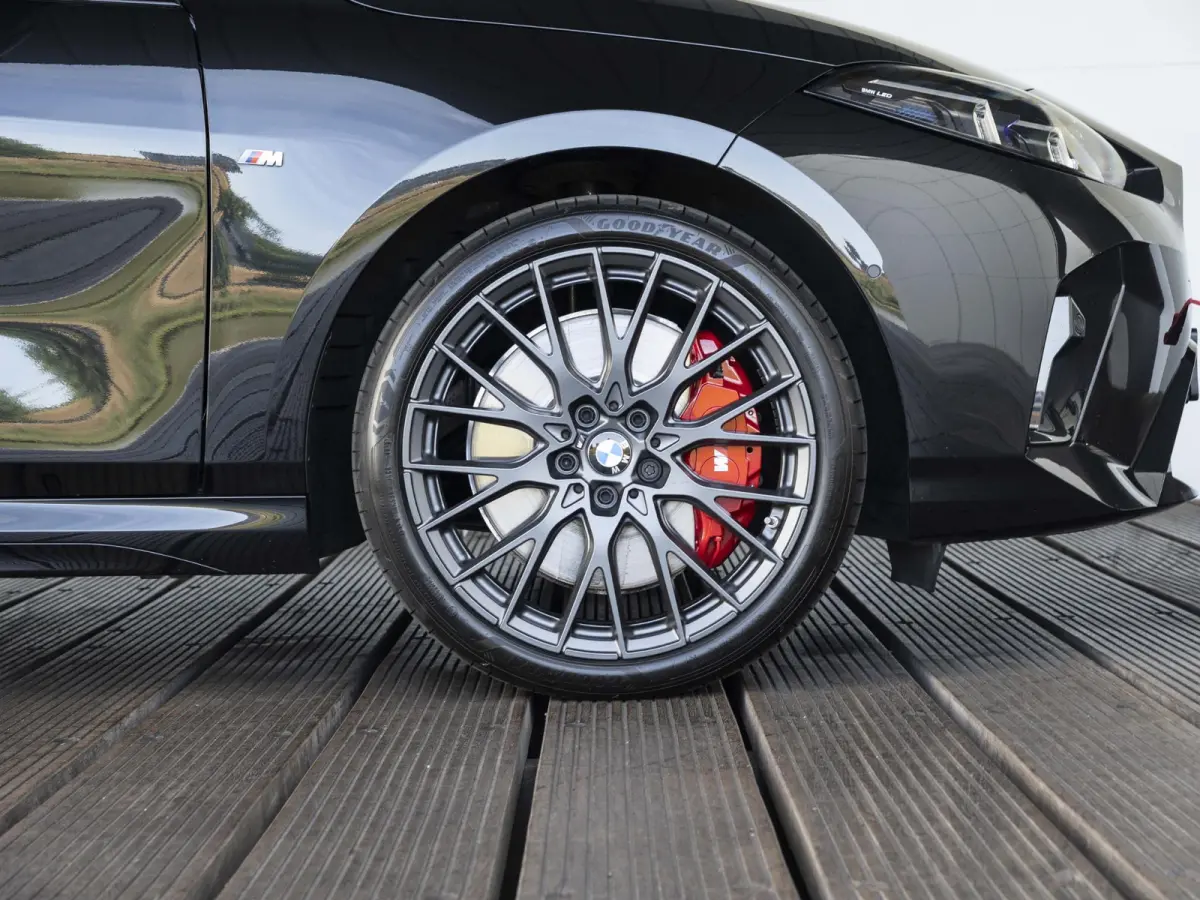 123 xDrive | M Sportpakket Pro | Innovation Pack | 19 inch | Comfort Access | M Adaptief onderstel | Head-Up Display | Harman Kardon | Sportstoelen