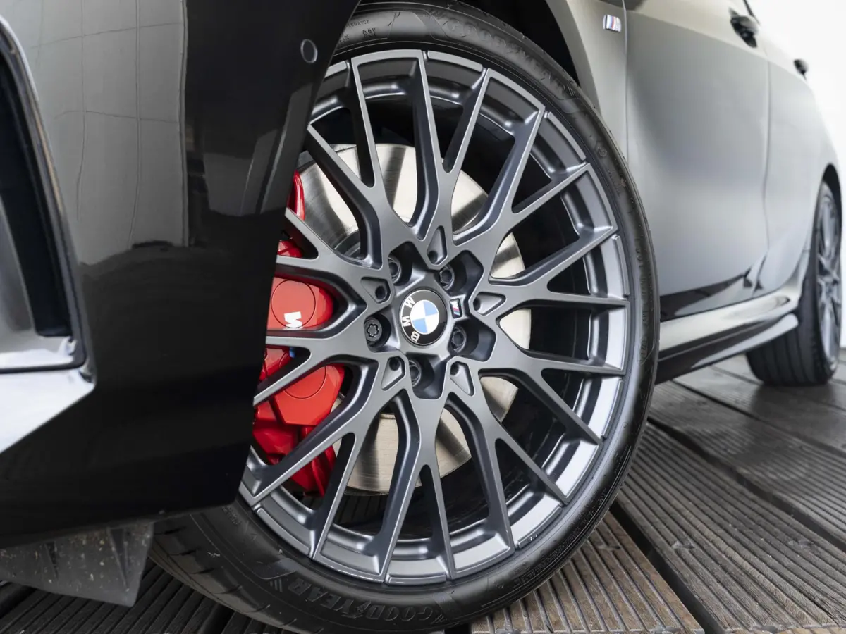 123 xDrive | M Sportpakket Pro | Innovation Pack | 19 inch | Comfort Access | M Adaptief onderstel | Head-Up Display | Harman Kardon | Sportstoelen