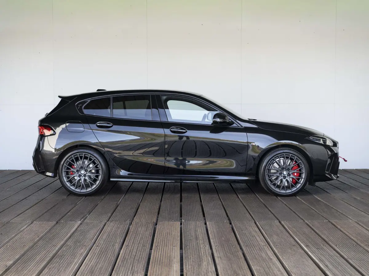123 xDrive | M Sportpakket Pro | Innovation Pack | 19 inch | Comfort Access | M Adaptief onderstel | Head-Up Display | Harman Kardon | Sportstoelen
