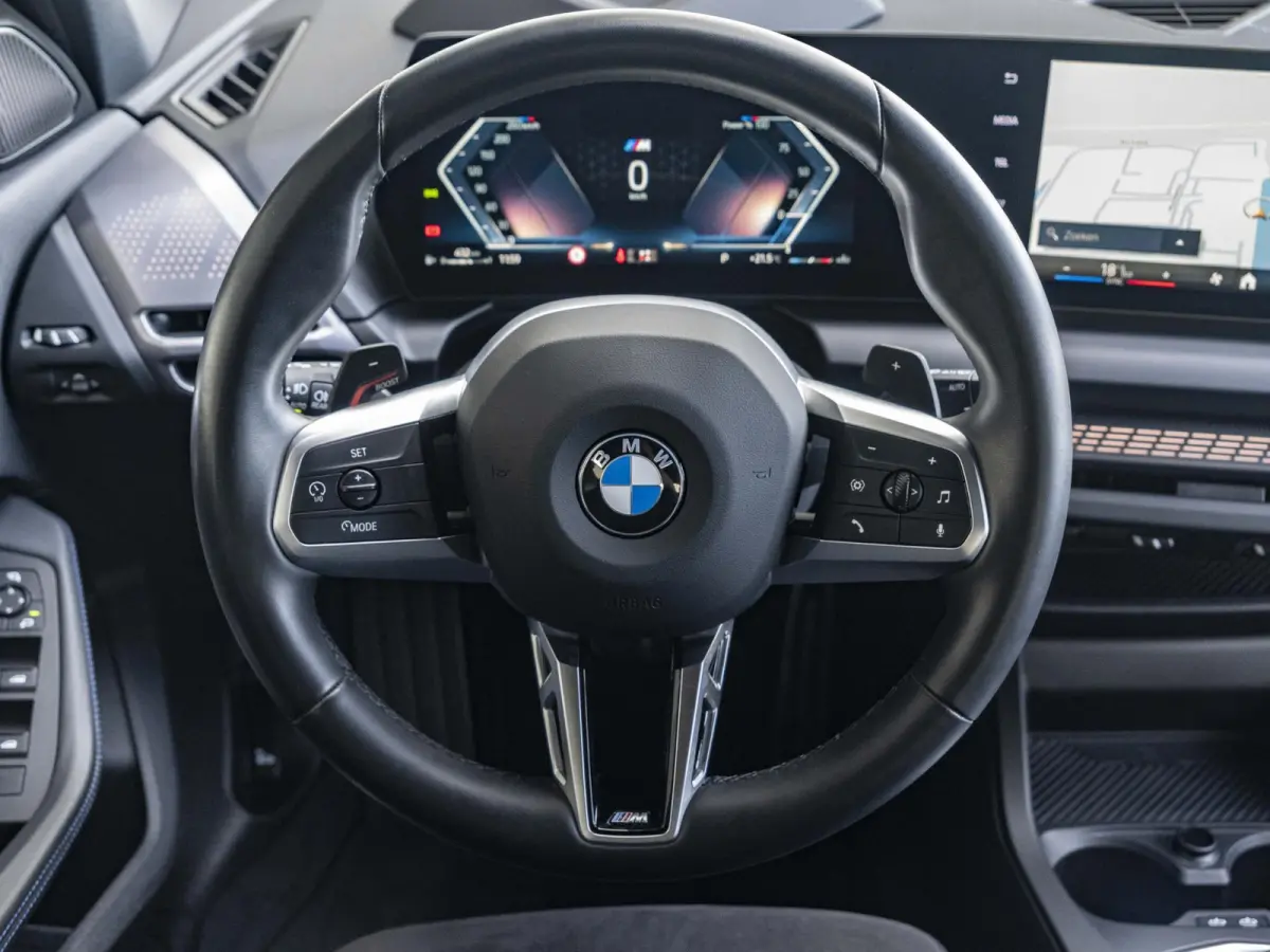 123 xDrive | M Sportpakket Pro | Innovation Pack | 19 inch | Comfort Access | M Adaptief onderstel | Head-Up Display | Harman Kardon | Sportstoelen