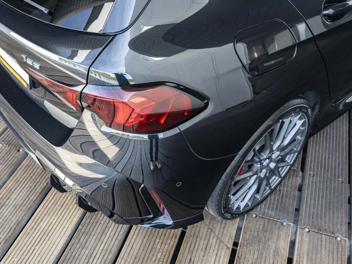123 xDrive | M Sportpakket Pro | Innovation Pack | 19 inch | Comfort Access | M Adaptief onderstel | Head-Up Display | Harman Kardon | Sportstoelen