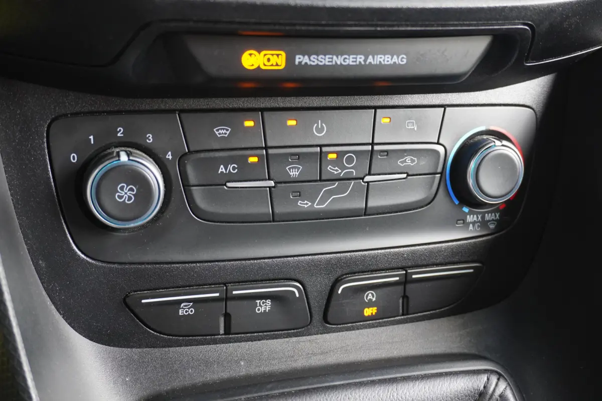 1.5 EcoBlue 100PK EURO 6 Airco - Cruise - Trekhaak - €10.950,- Excl.