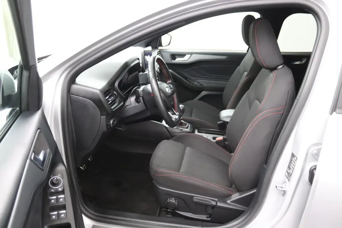 1.0 EcoBoost Hybrid ST Line*ECC*CAM*LED*CRUISE*NAV
