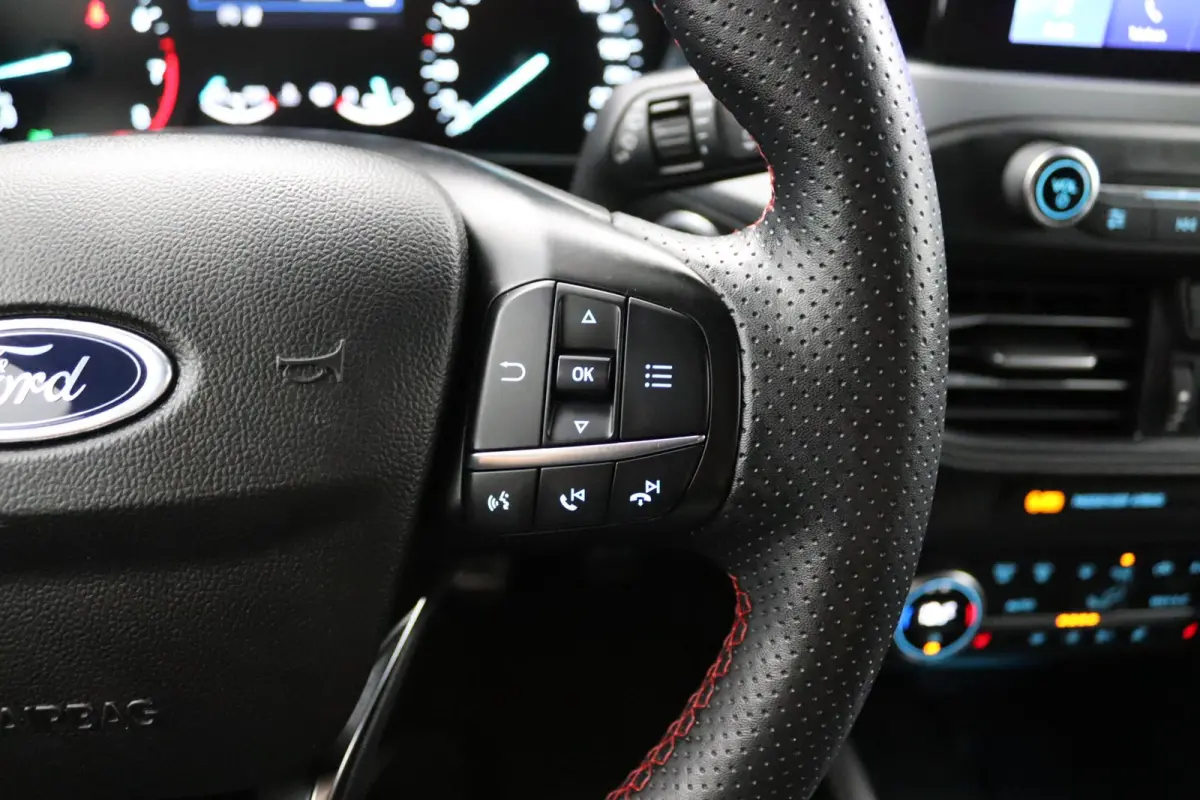 1.0 EcoBoost Hybrid ST Line*ECC*CAM*LED*CRUISE*NAV