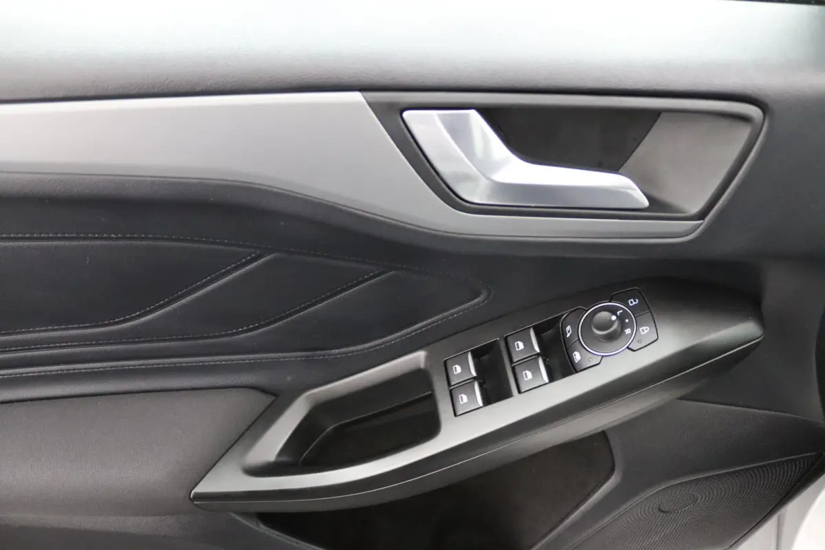 1.0 EcoBoost Hybrid ST Line*ECC*CAM*LED*CRUISE*NAV