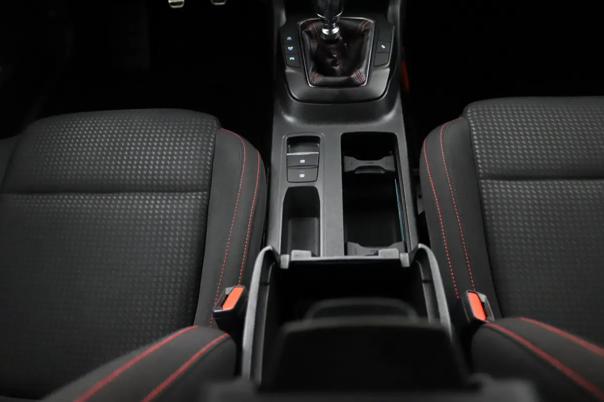 1.0 EcoBoost Hybrid ST Line*ECC*CAM*LED*CRUISE*NAV