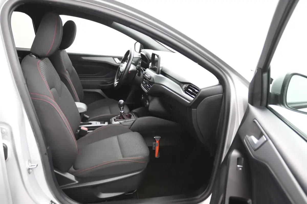1.0 EcoBoost Hybrid ST Line*ECC*CAM*LED*CRUISE*NAV