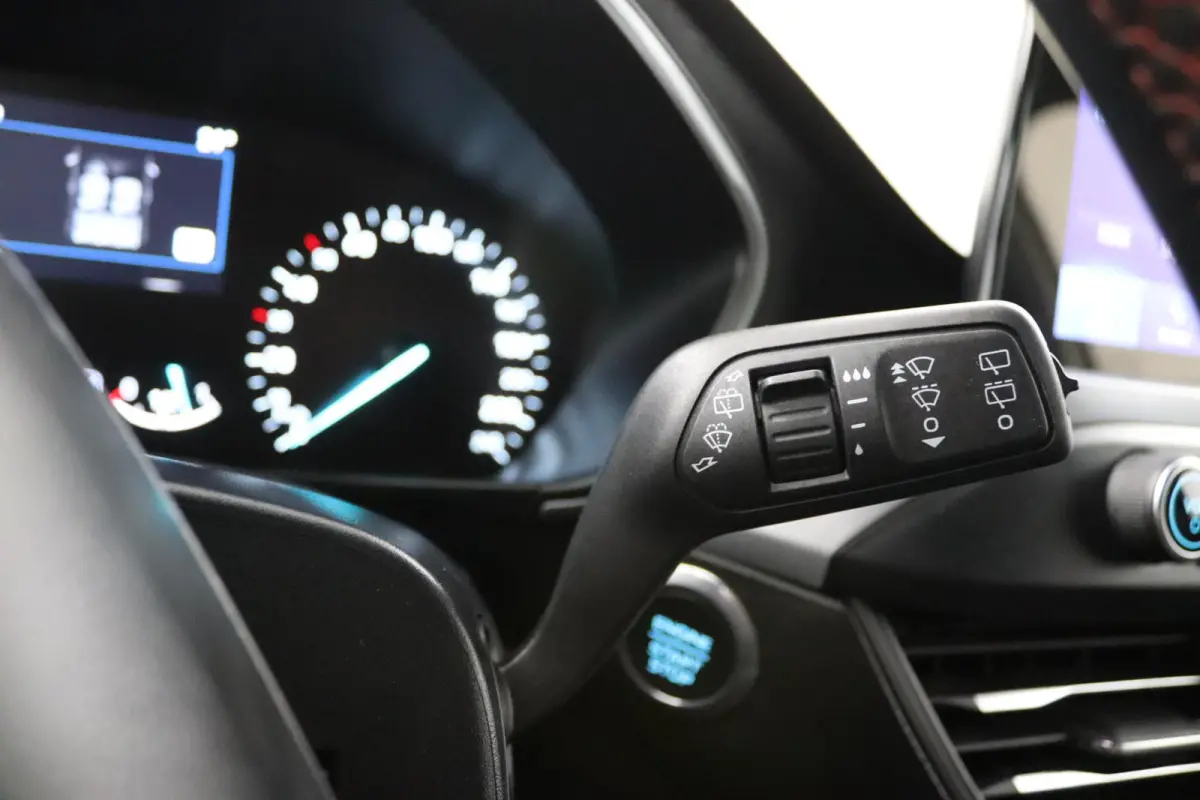 1.0 EcoBoost Hybrid ST Line*ECC*CAM*LED*CRUISE*NAV