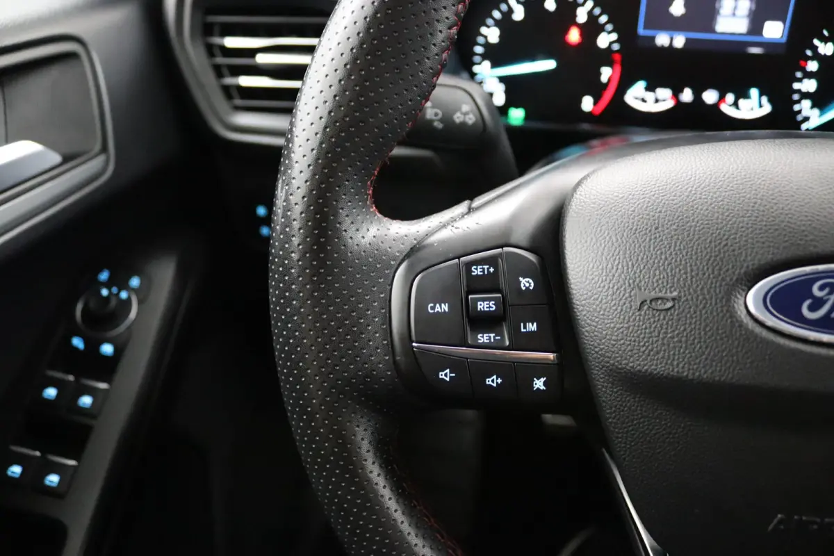 1.0 EcoBoost Hybrid ST Line*ECC*CAM*LED*CRUISE*NAV