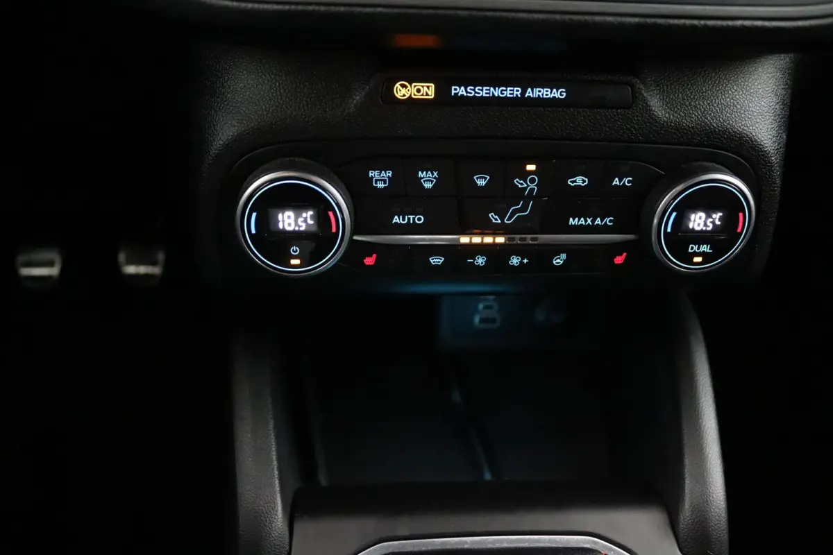 1.0 EcoBoost Hybrid ST Line*ECC*CAM*LED*CRUISE*NAV