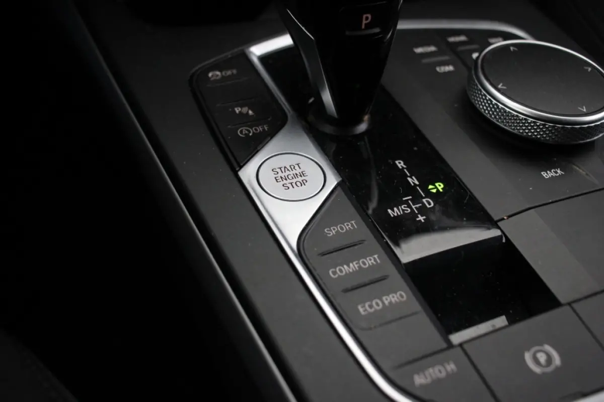 118d Business Edition Automaat - Digitaal Cockpit, Carplay, Navi, Cruise, Trekhaak afn.