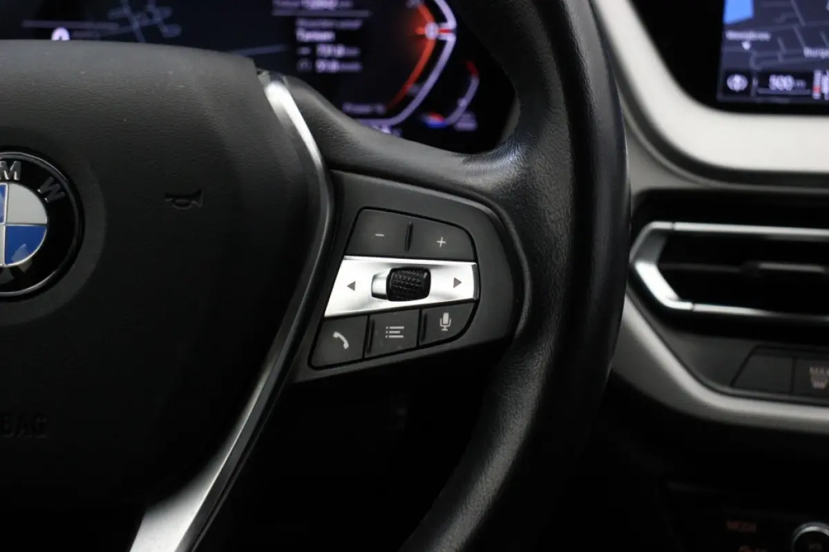 118d Business Edition Automaat - Digitaal Cockpit, Carplay, Navi, Cruise, Trekhaak afn.