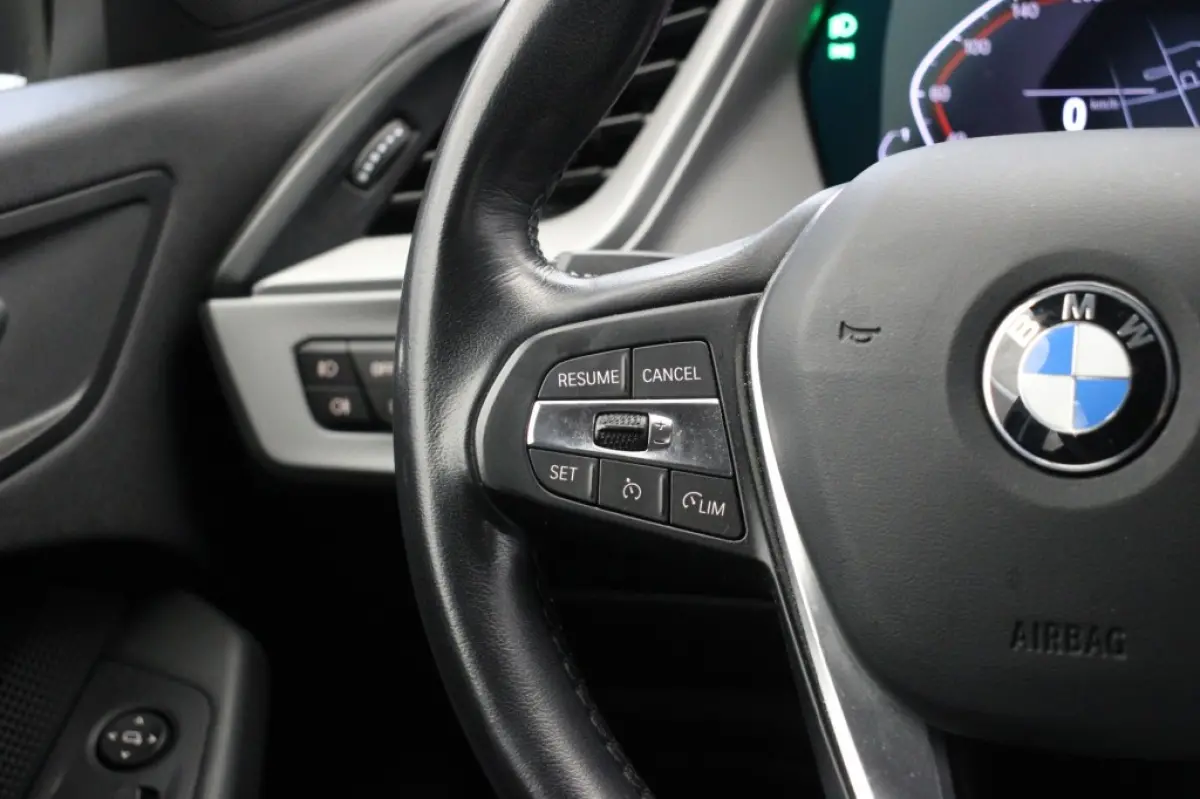 118d Business Edition Automaat - Digitaal Cockpit, Carplay, Navi, Cruise, Trekhaak afn.