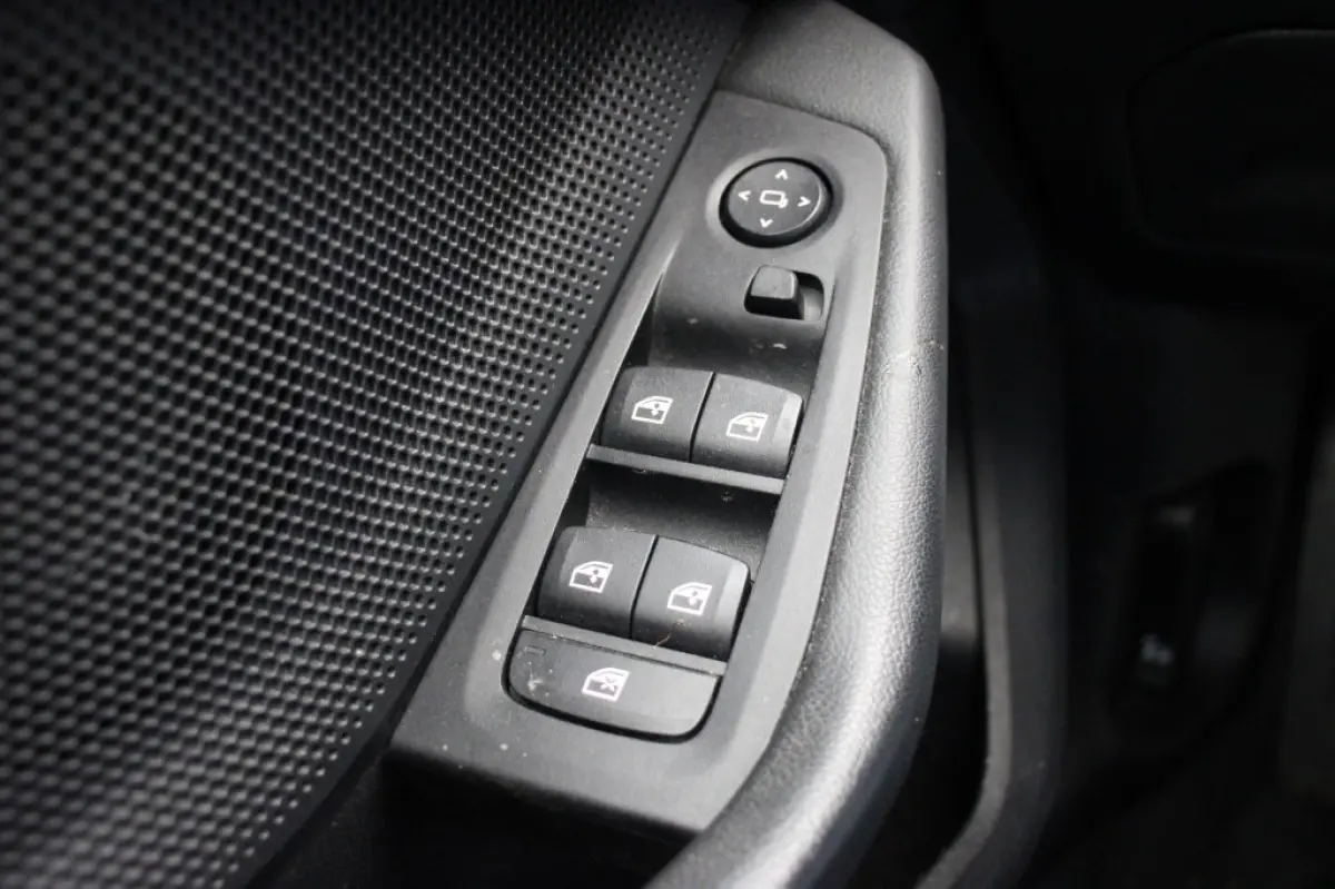 118d Business Edition Automaat - Digitaal Cockpit, Carplay, Navi, Cruise, Trekhaak afn.