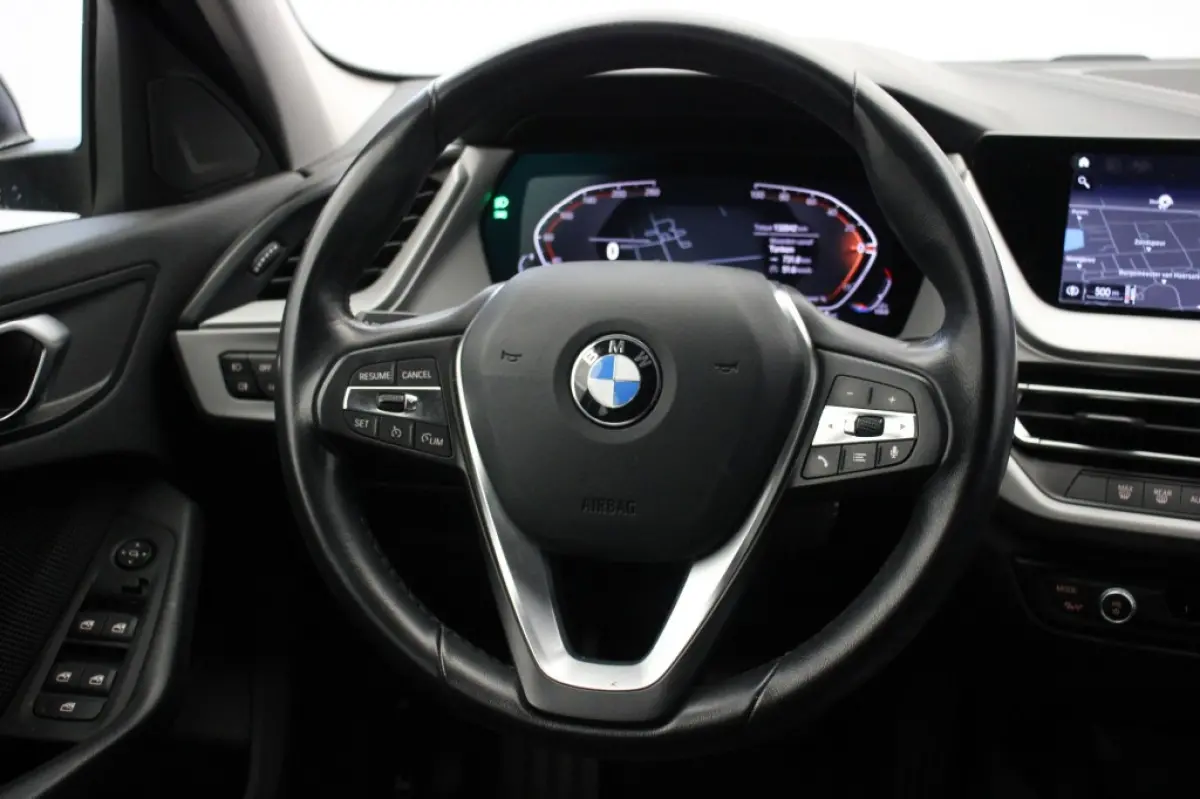 118d Business Edition Automaat - Digitaal Cockpit, Carplay, Navi, Cruise, Trekhaak afn.