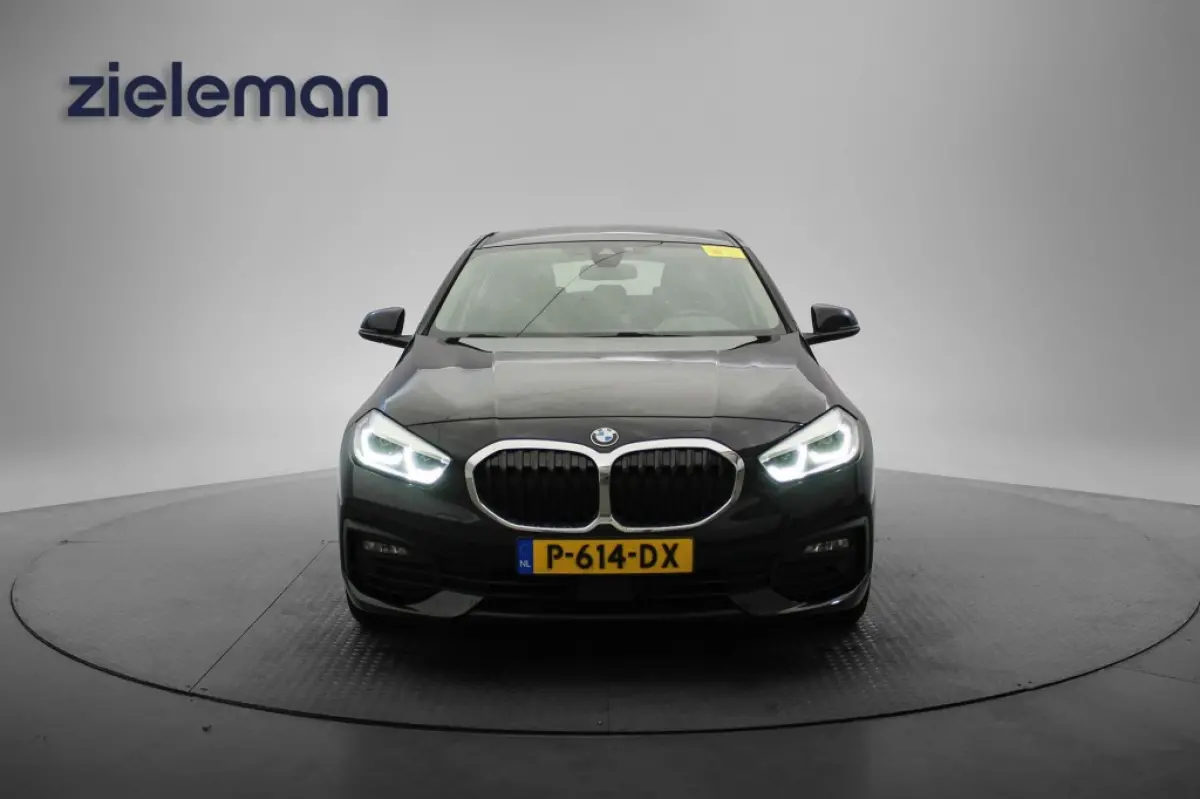 118d Business Edition Automaat - Digitaal Cockpit, Carplay, Navi, Cruise, Trekhaak afn.