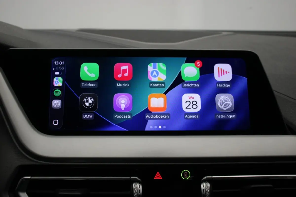 118d Business Edition Automaat - Digitaal Cockpit, Carplay, Navi, Cruise, Trekhaak afn.
