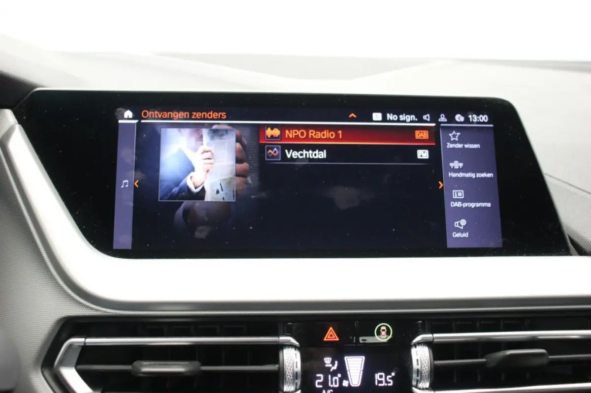 118d Business Edition Automaat - Digitaal Cockpit, Carplay, Navi, Cruise, Trekhaak afn.