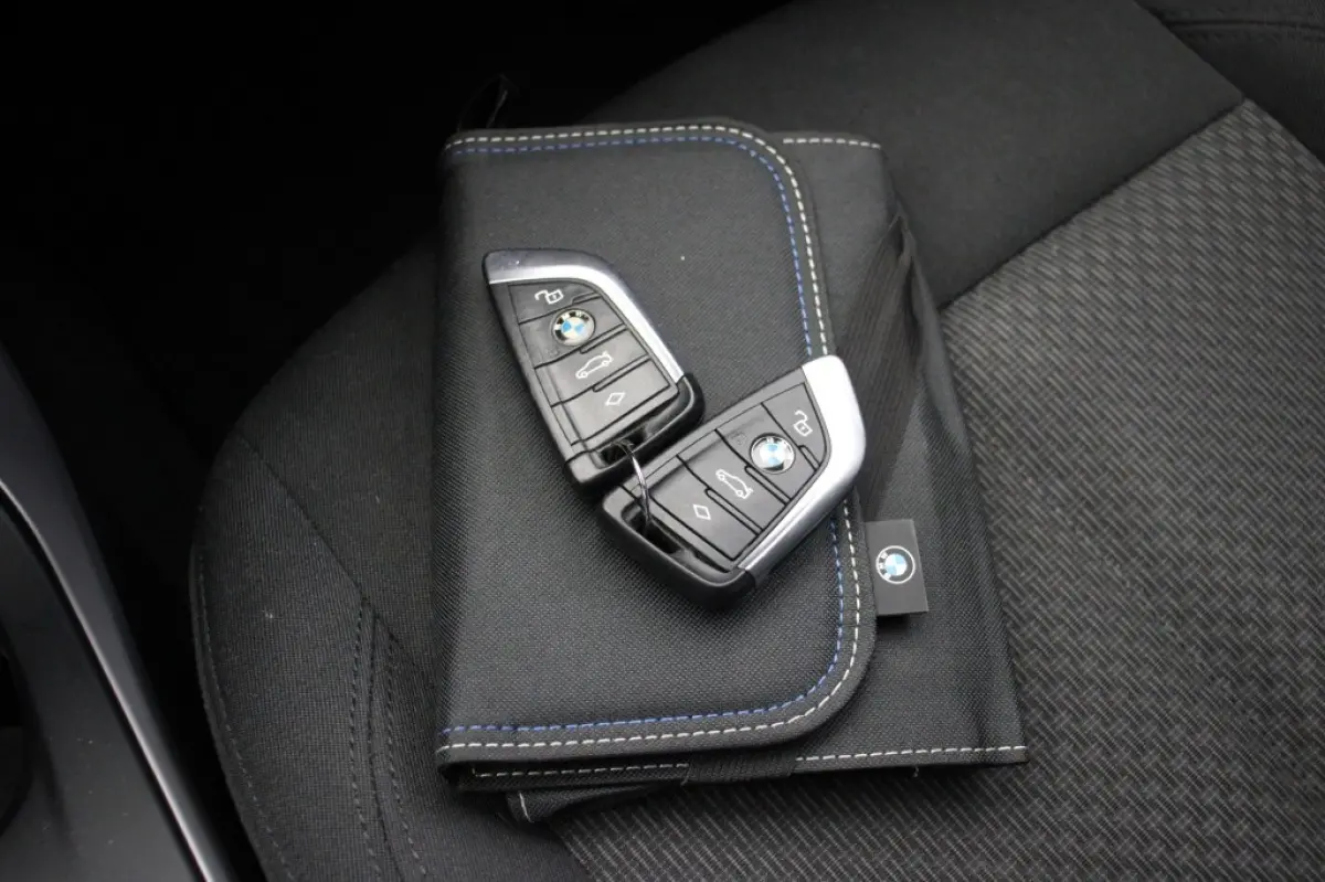 118d Business Edition Automaat - Digitaal Cockpit, Carplay, Navi, Cruise, Trekhaak afn.