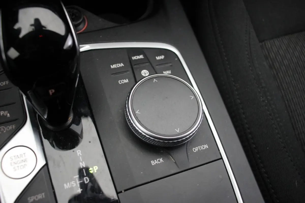 118d Business Edition Automaat - Digitaal Cockpit, Carplay, Navi, Cruise, Trekhaak afn.