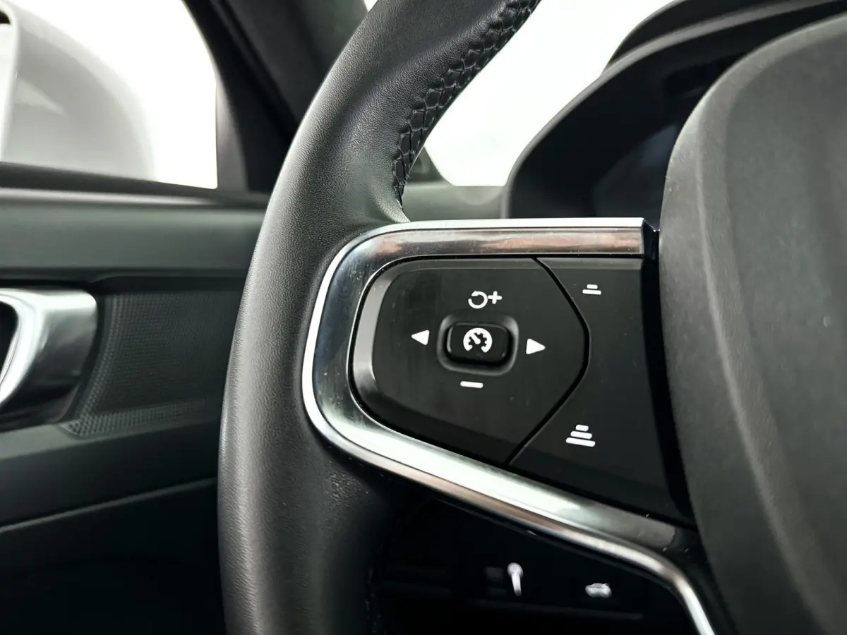 T2 Momentum Business | Park assist | Climate control | Cruise control | Navigatie