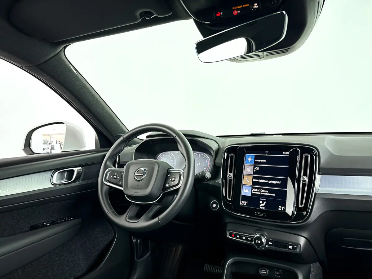 T2 Momentum Business | Park assist | Climate control | Cruise control | Navigatie
