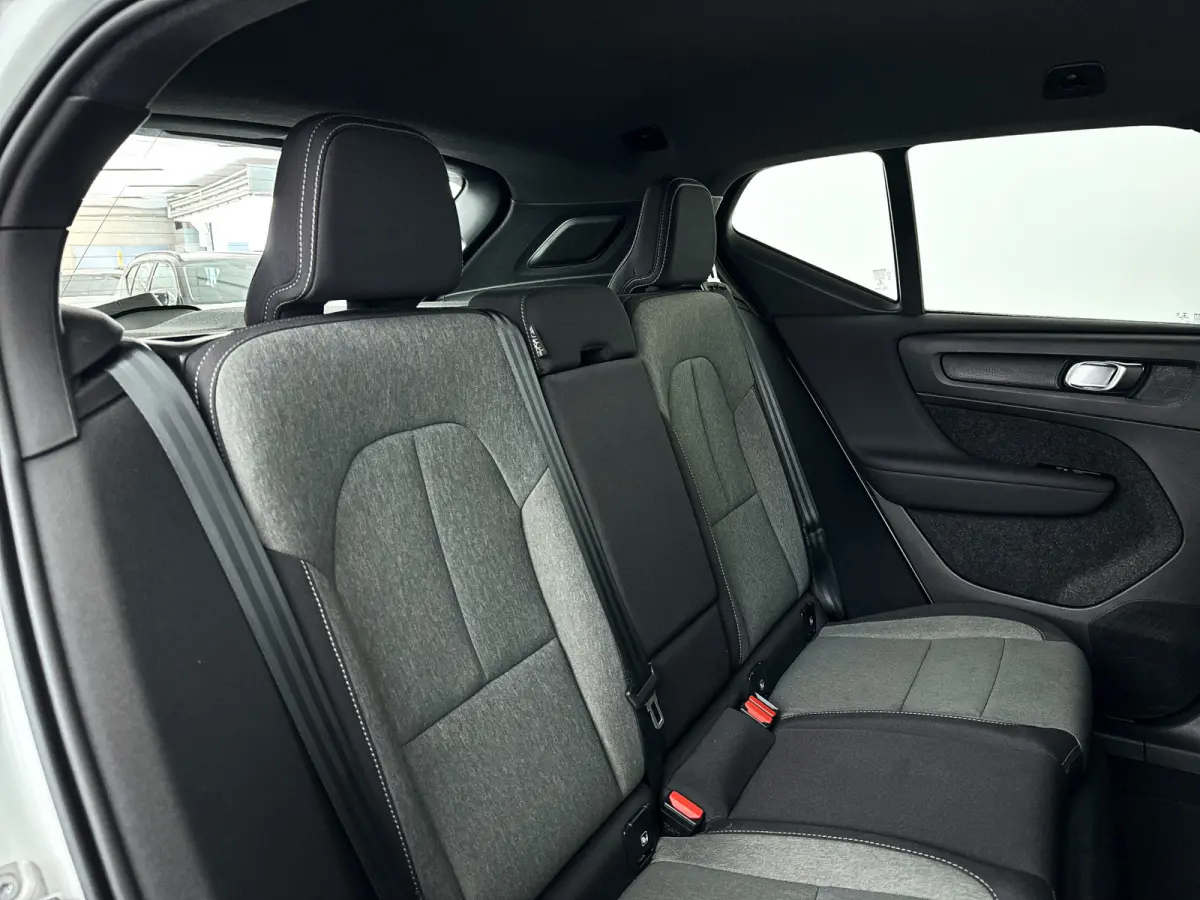 T2 Momentum Business | Park assist | Climate control | Cruise control | Navigatie