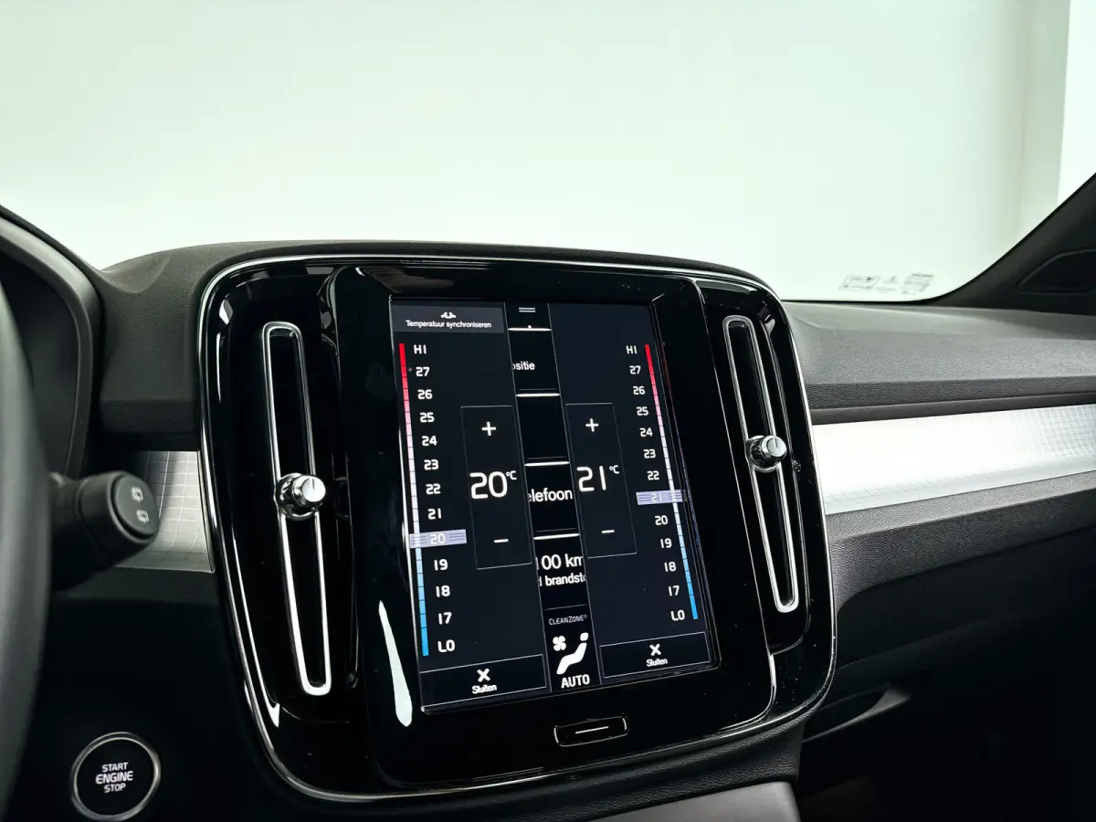 T2 Momentum Business | Park assist | Climate control | Cruise control | Navigatie