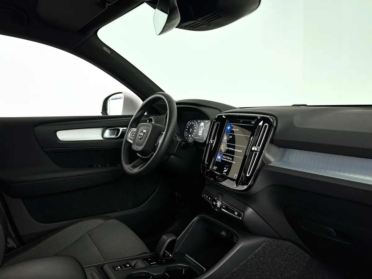 T2 Momentum Business | Park assist | Climate control | Cruise control | Navigatie